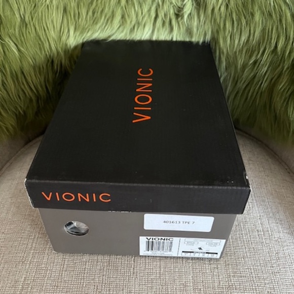 Vionic Codie Sneaker -  Taupe Sz 7 - Picture 5 of 5